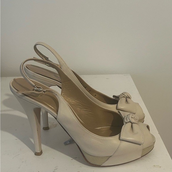 White bow Size nine Stuart women’s heels 🎀 - Picture 2 of 4